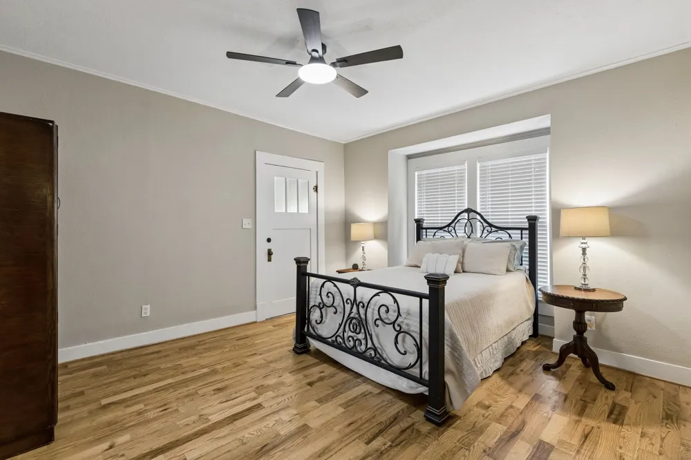 1011 Woodlawn Avenue Dallas, TX 75208