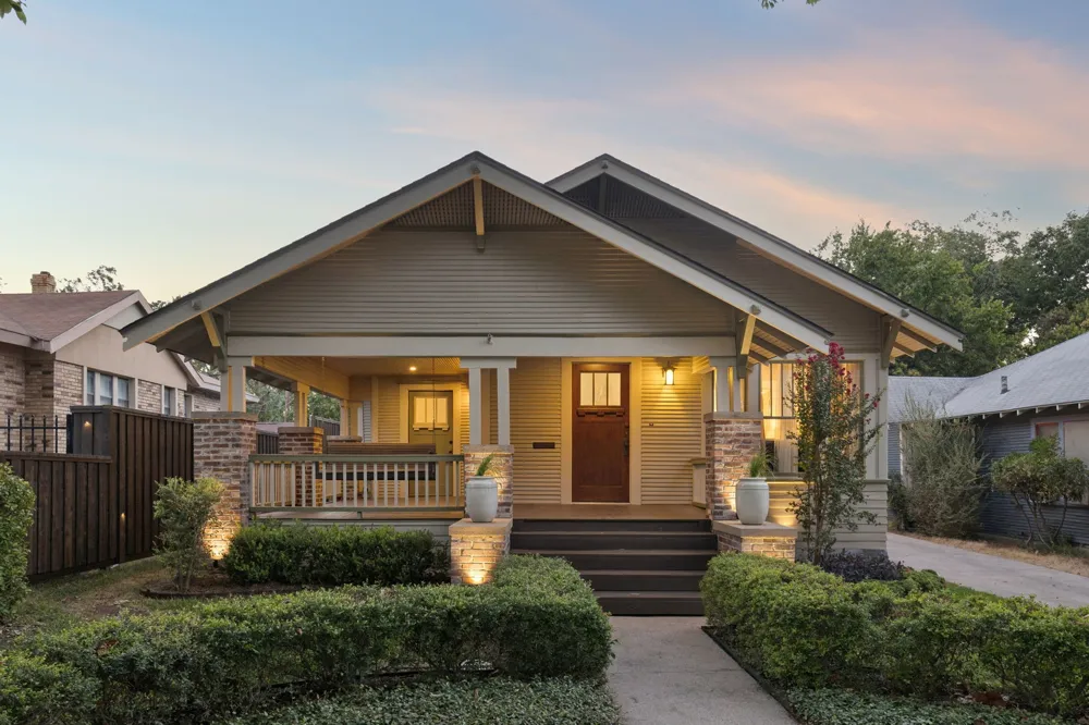 1011 Woodlawn Avenue Dallas, TX 75208