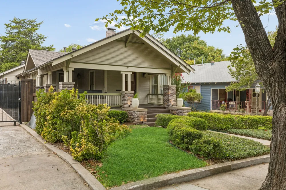 1011 Woodlawn Avenue Dallas, TX 75208
