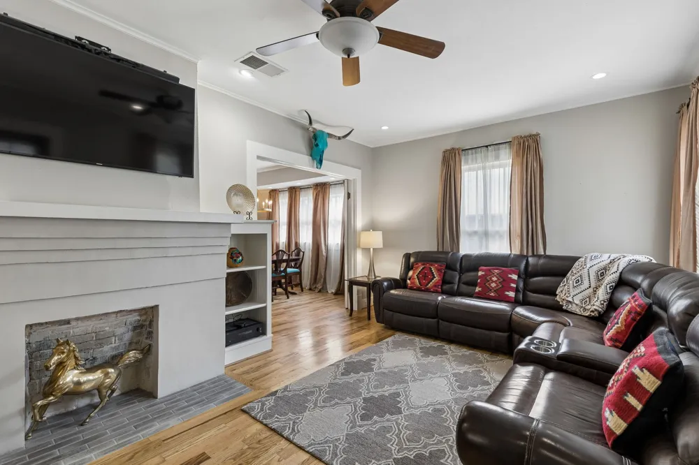 1011 Woodlawn Avenue Dallas, TX 75208