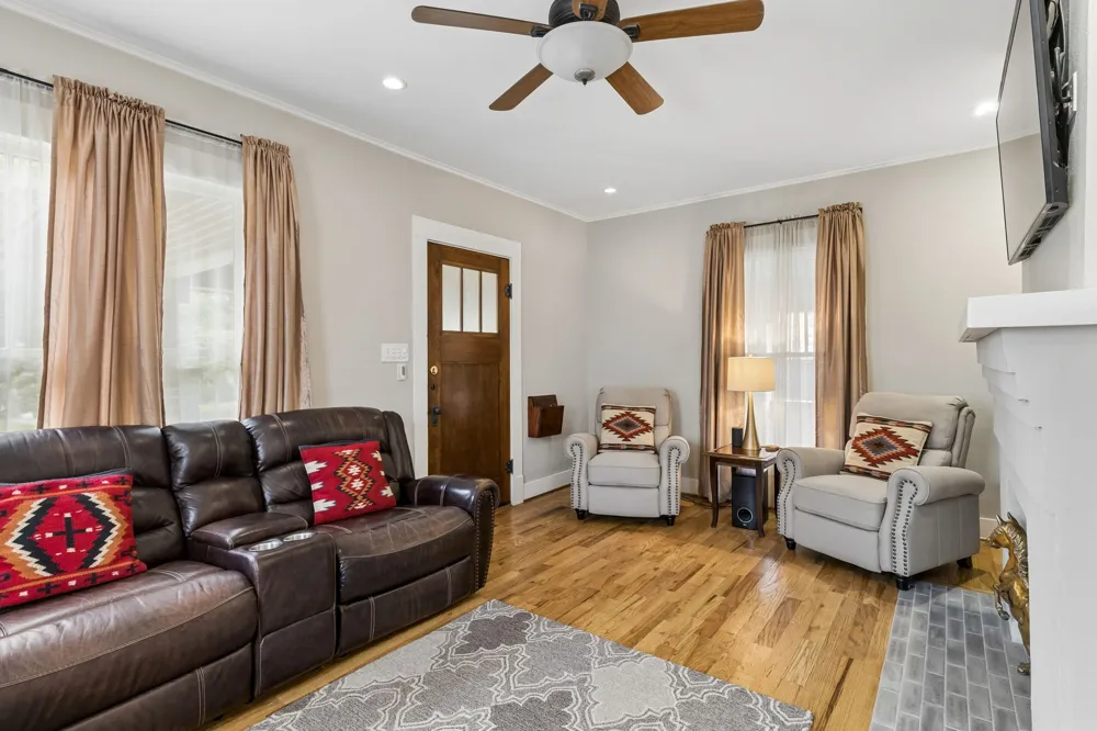 1011 Woodlawn Avenue Dallas, TX 75208