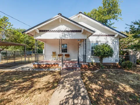 211 Nueces Street