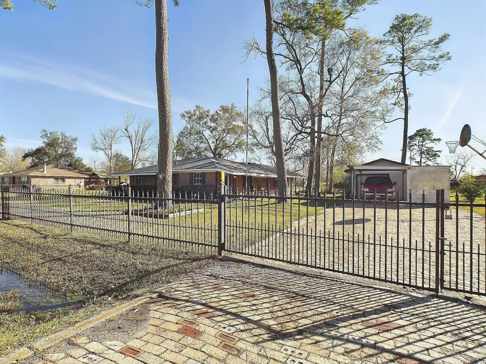 2814 Balmorhea Avenue Houston, TX 77039
