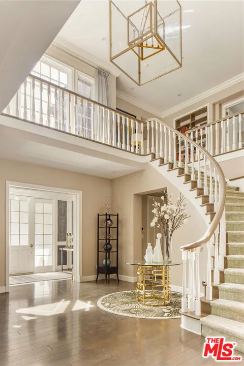 720 Crescent Drive Beverly Hills, CA 90210