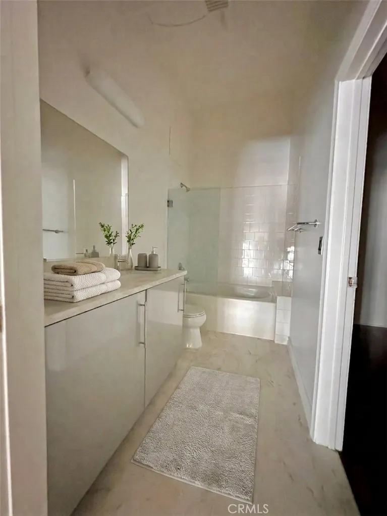 312 W 5th Street #1203 Los Angeles, CA 90013