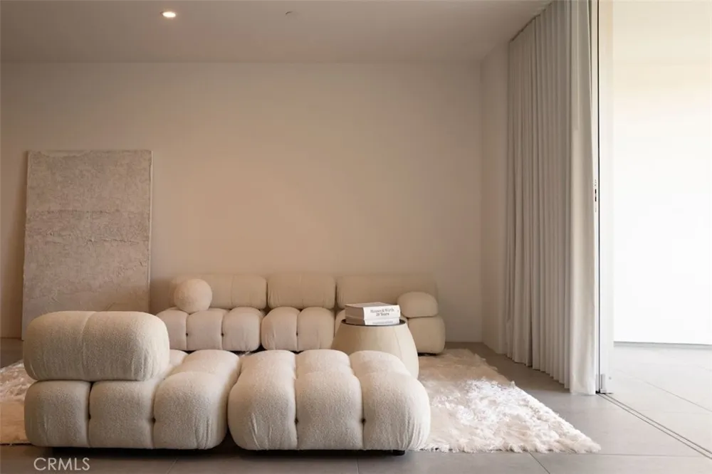 838 Kings Road #202 West Hollywood, CA 90069