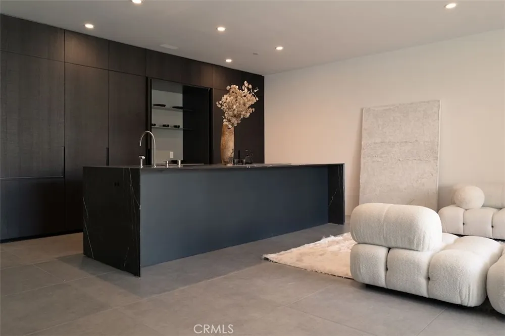 838 Kings Road #202 West Hollywood, CA 90069
