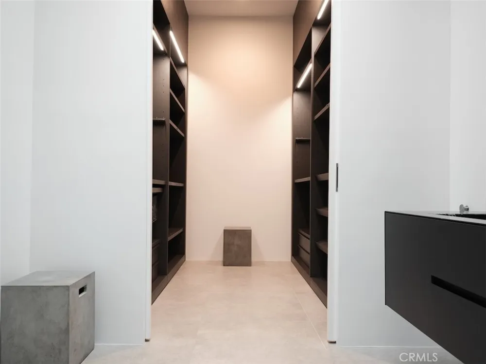 838 Kings Road #202 West Hollywood, CA 90069