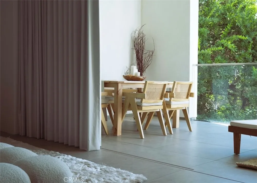 838 Kings Road #202 West Hollywood, CA 90069