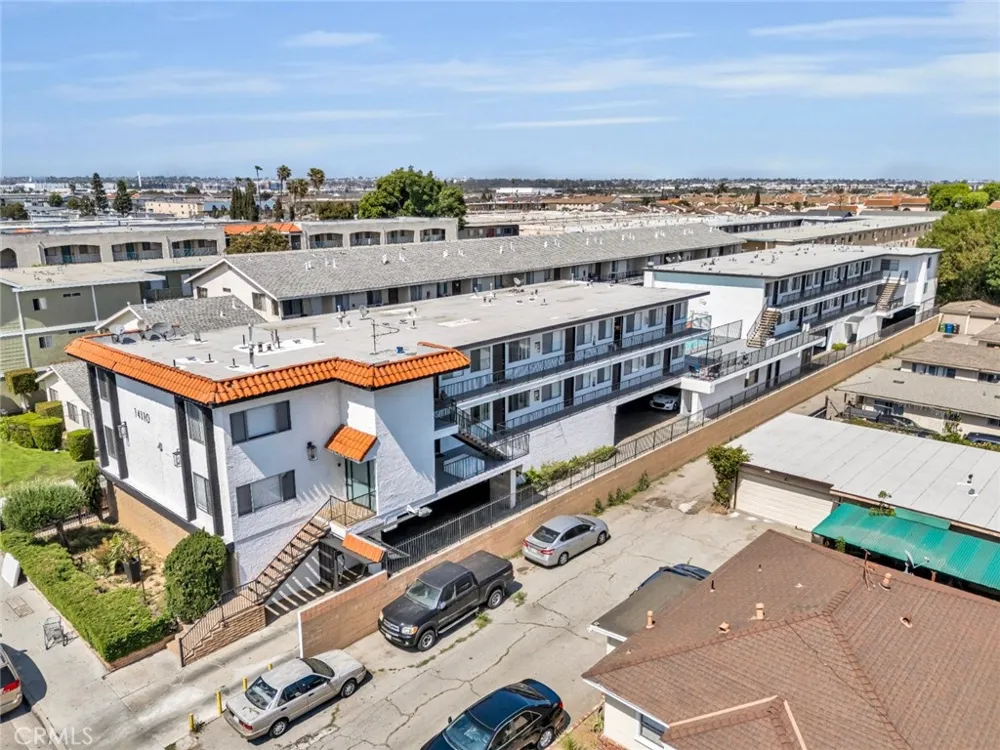 14110 Yukon Hawthorne, CA 90250