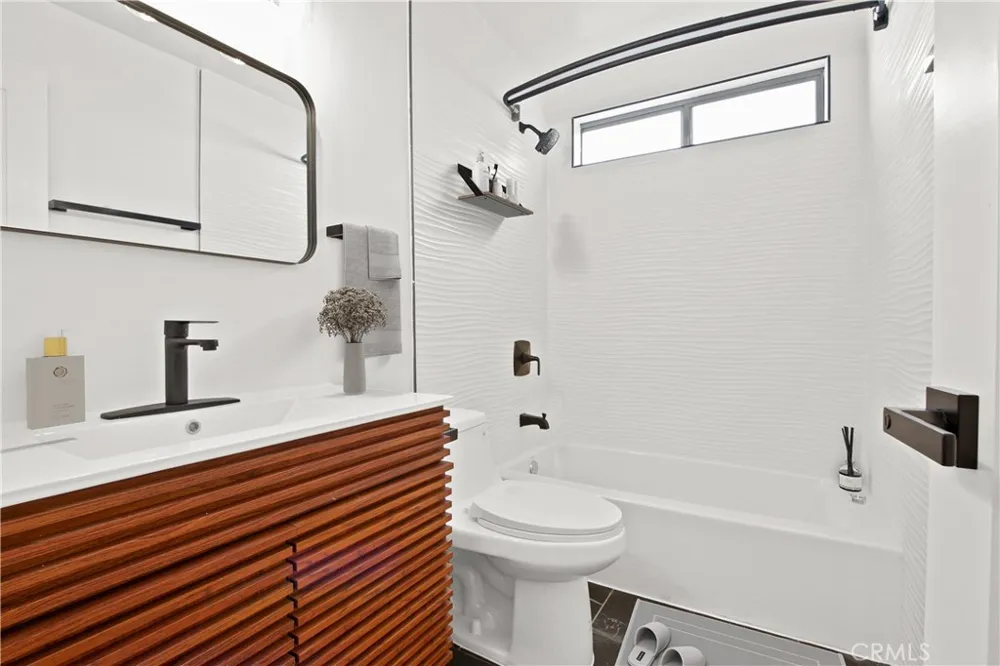 14110 Yukon Hawthorne, CA 90250