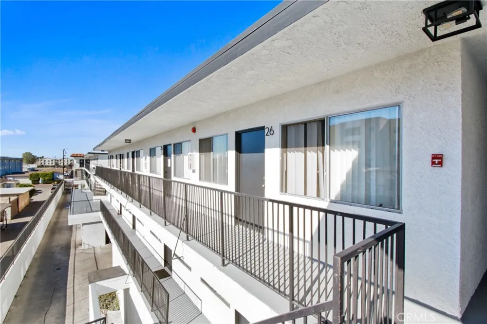 14110 Yukon Hawthorne, CA 90250