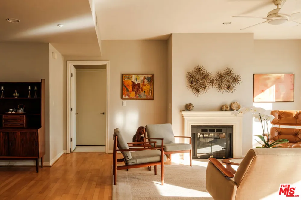 1176 Wellesley Avenue #PH2 Los Angeles, CA 90049