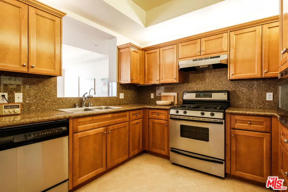 1176 Wellesley Avenue #PH2 Los Angeles, CA 90049