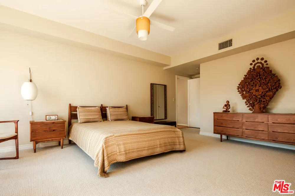 1176 Wellesley Avenue #PH2 Los Angeles, CA 90049