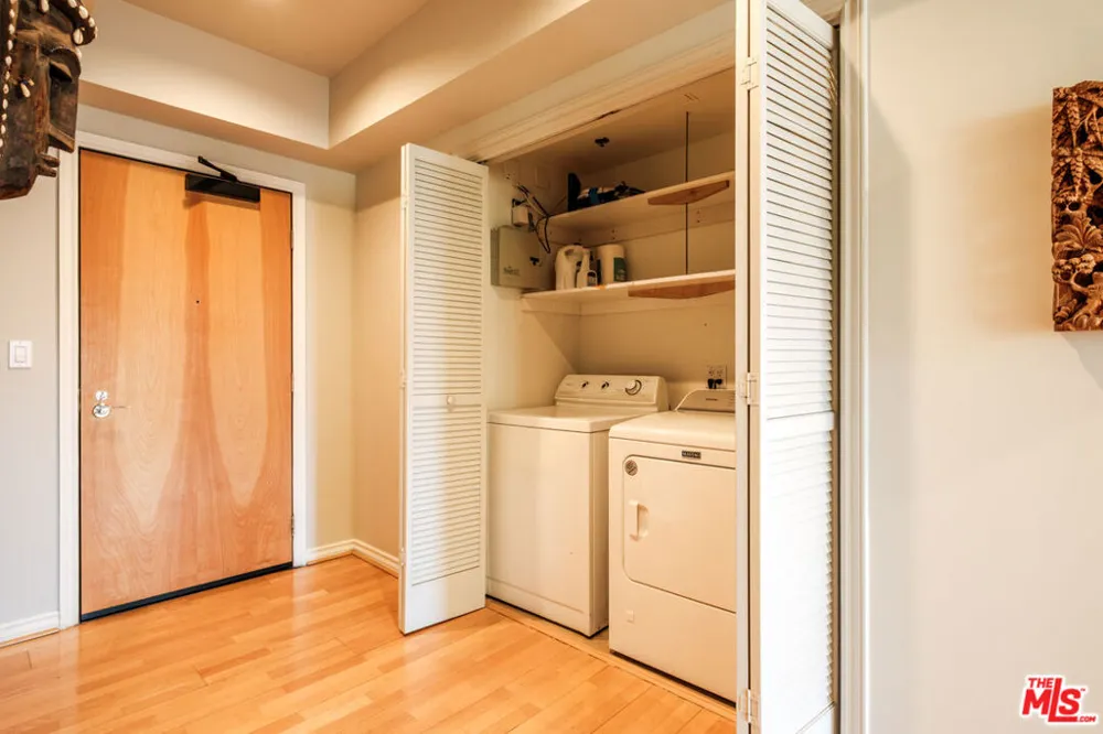 1176 Wellesley Avenue #PH2 Los Angeles, CA 90049