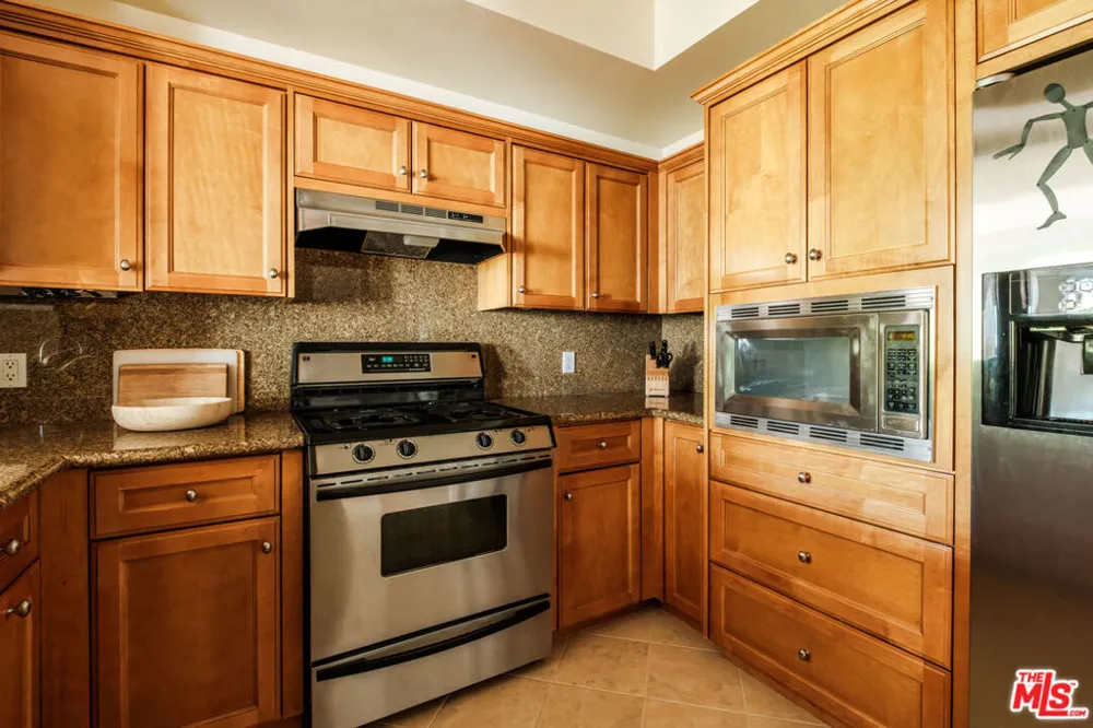 1176 Wellesley Avenue #PH2 Los Angeles, CA 90049