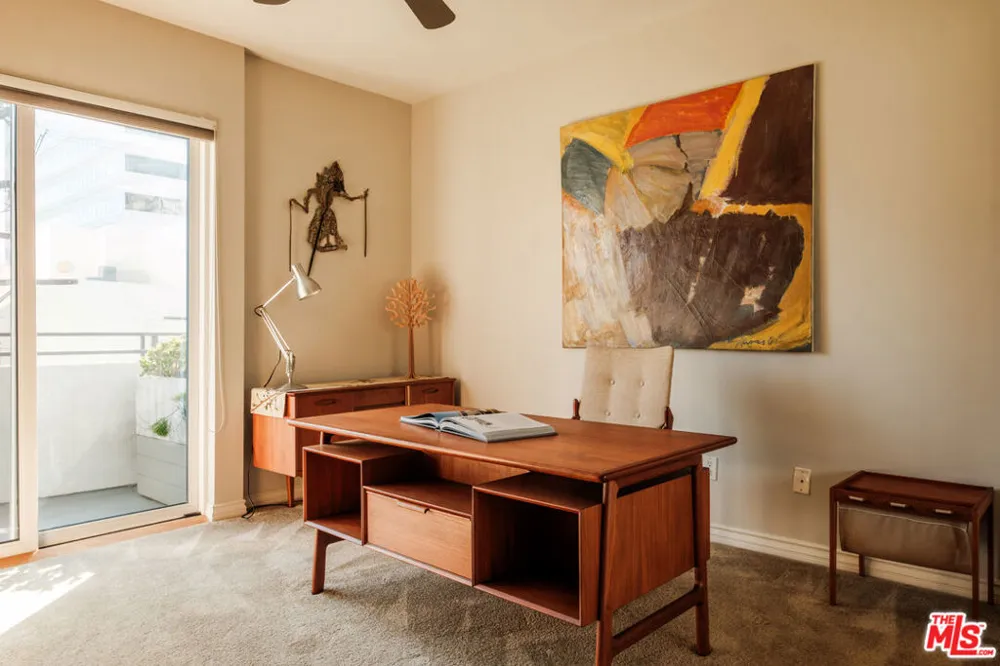 1176 Wellesley Avenue #PH2 Los Angeles, CA 90049