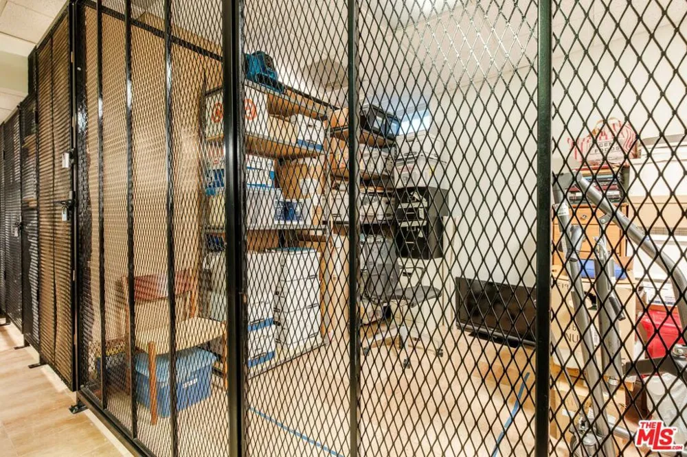 1176 Wellesley Avenue #PH2 Los Angeles, CA 90049