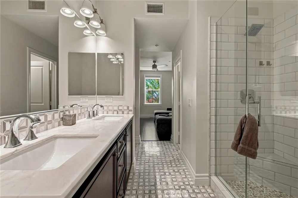 12 Midtown Aliso Viejo, CA 92656