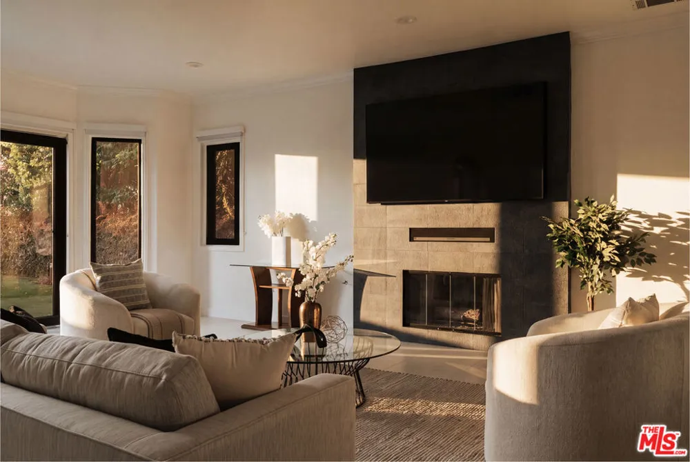 5474 Amber Circle Calabasas, CA 91302