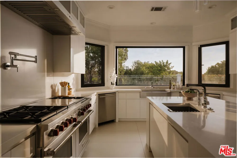 5474 Amber Circle Calabasas, CA 91302