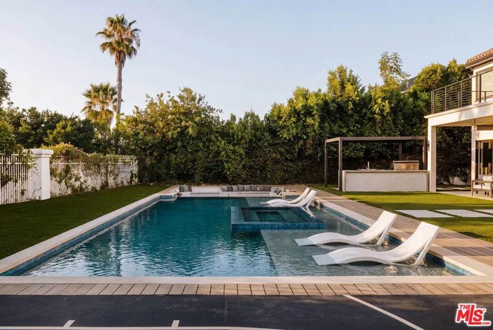 5474 Amber Circle Calabasas, CA 91302