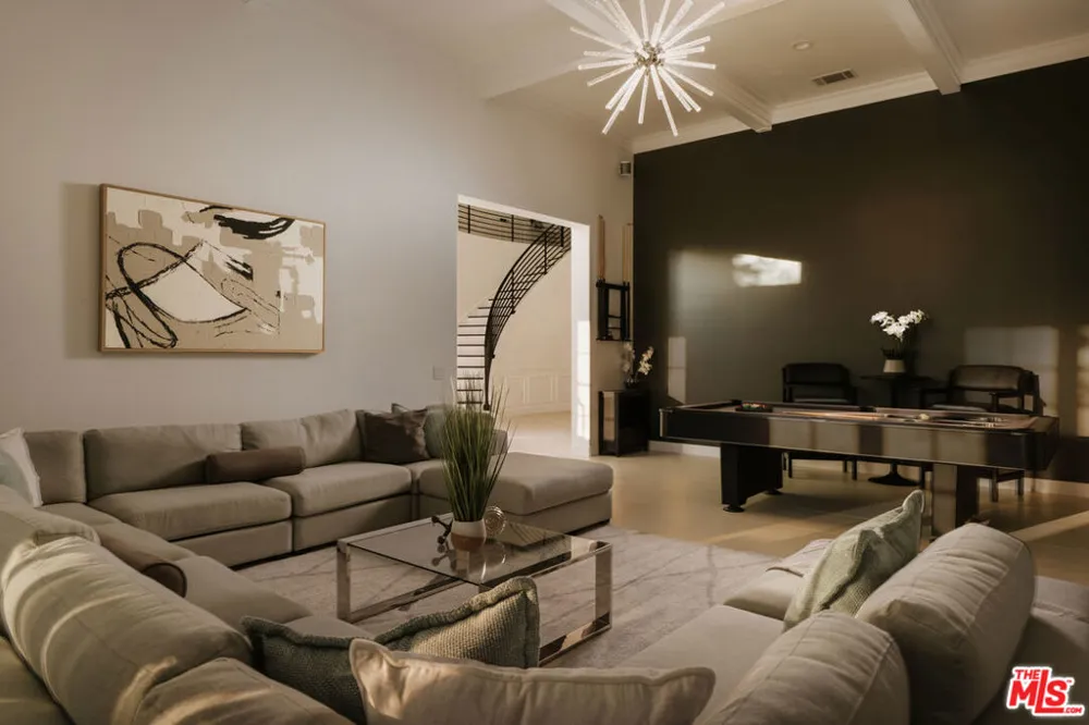 5474 Amber Circle Calabasas, CA 91302