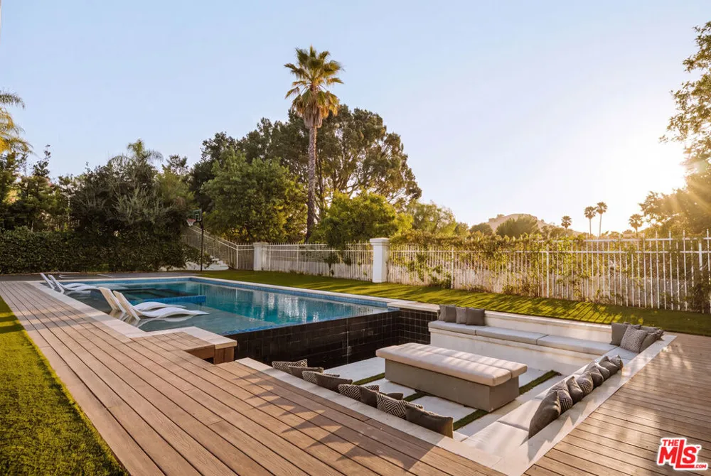 5474 Amber Circle Calabasas, CA 91302