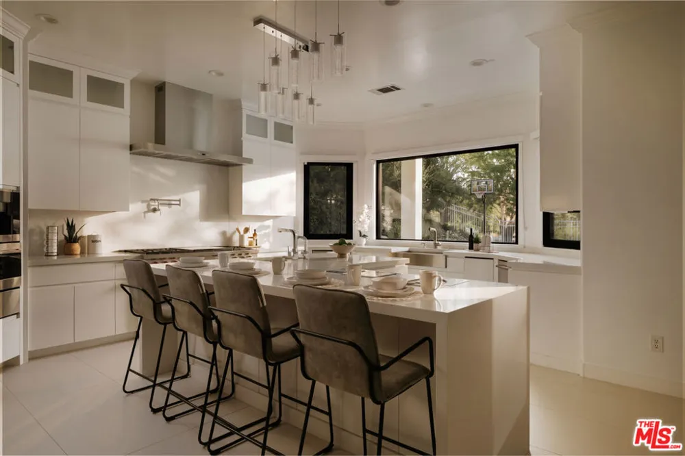 5474 Amber Circle Calabasas, CA 91302