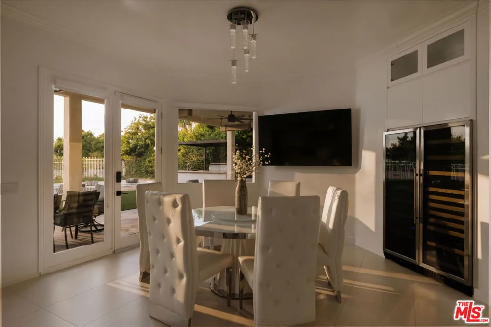5474 Amber Circle Calabasas, CA 91302