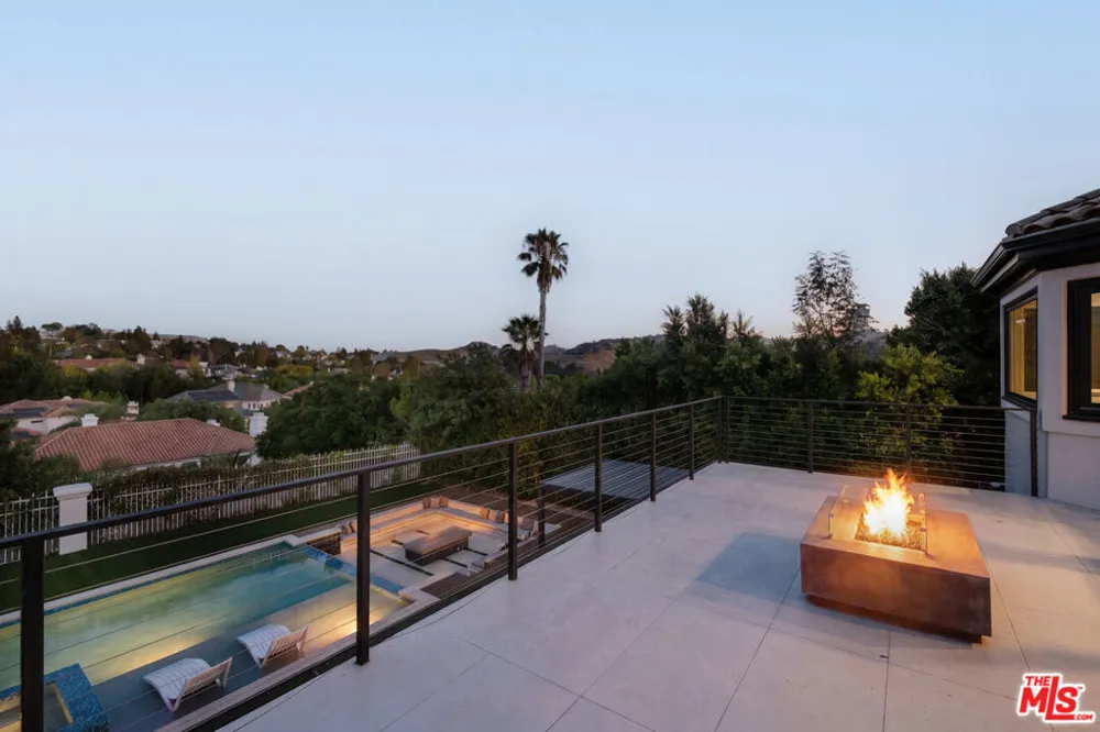 5474 Amber Circle Calabasas, CA 91302