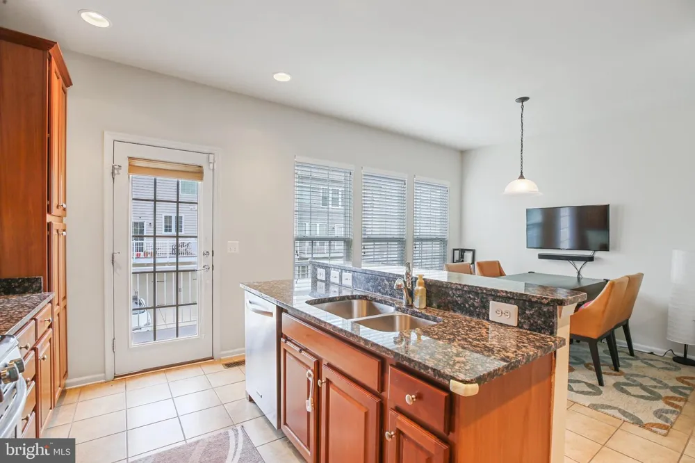 25501 AMBER GATE TERRACE Chantilly, VA 20152