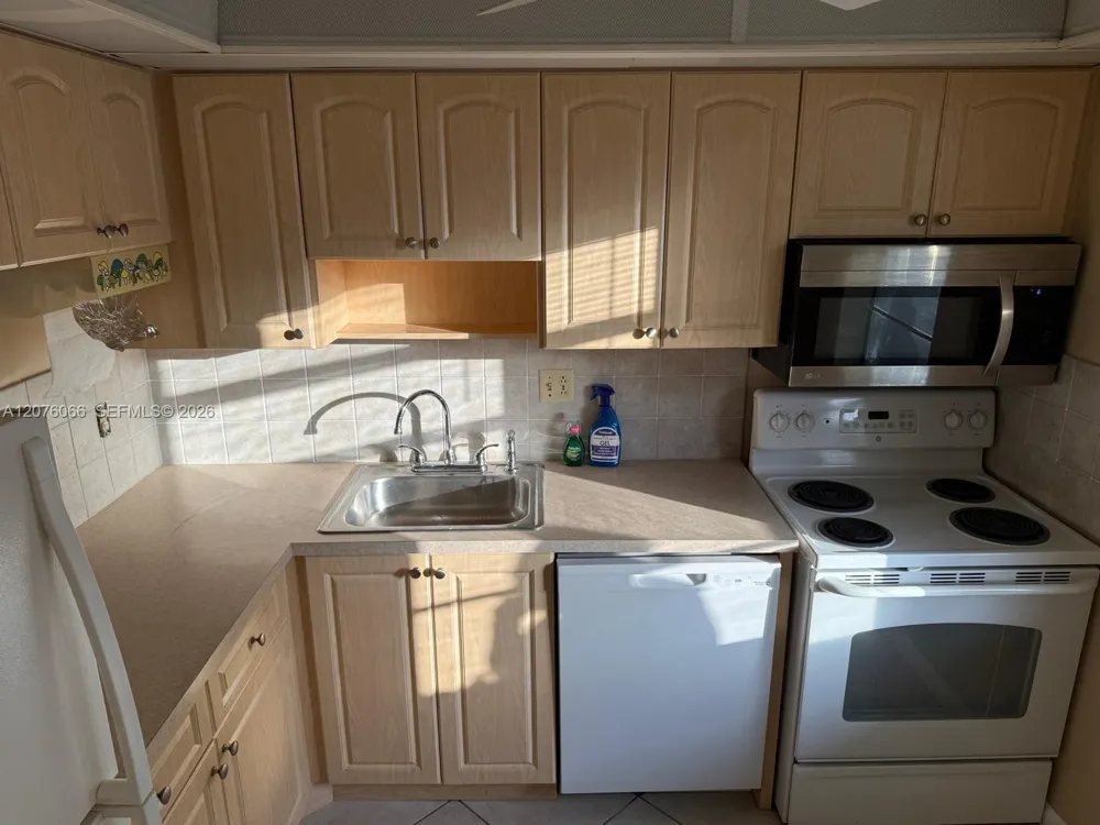 7797 Golf Cir Dr #102 Margate, FL 33063