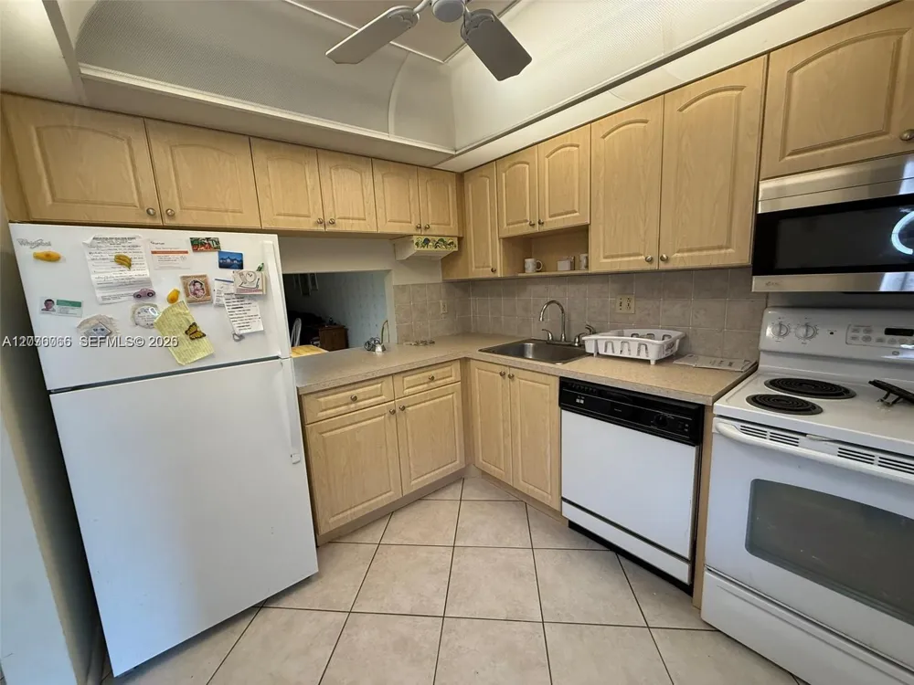 7797 Golf Cir Dr #102 Margate, FL 33063