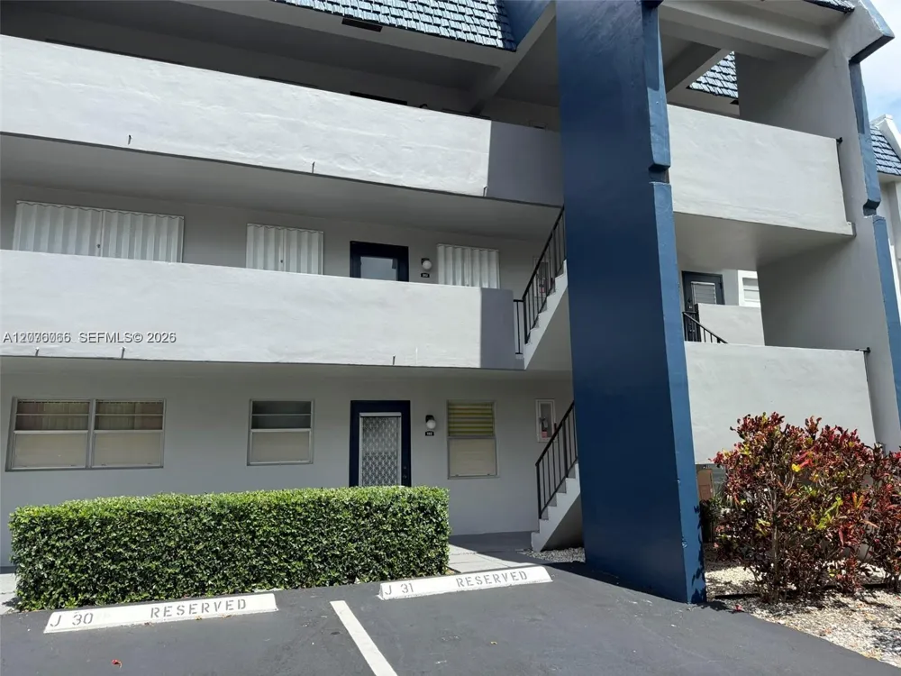 7797 Golf Cir Dr #102 Margate, FL 33063