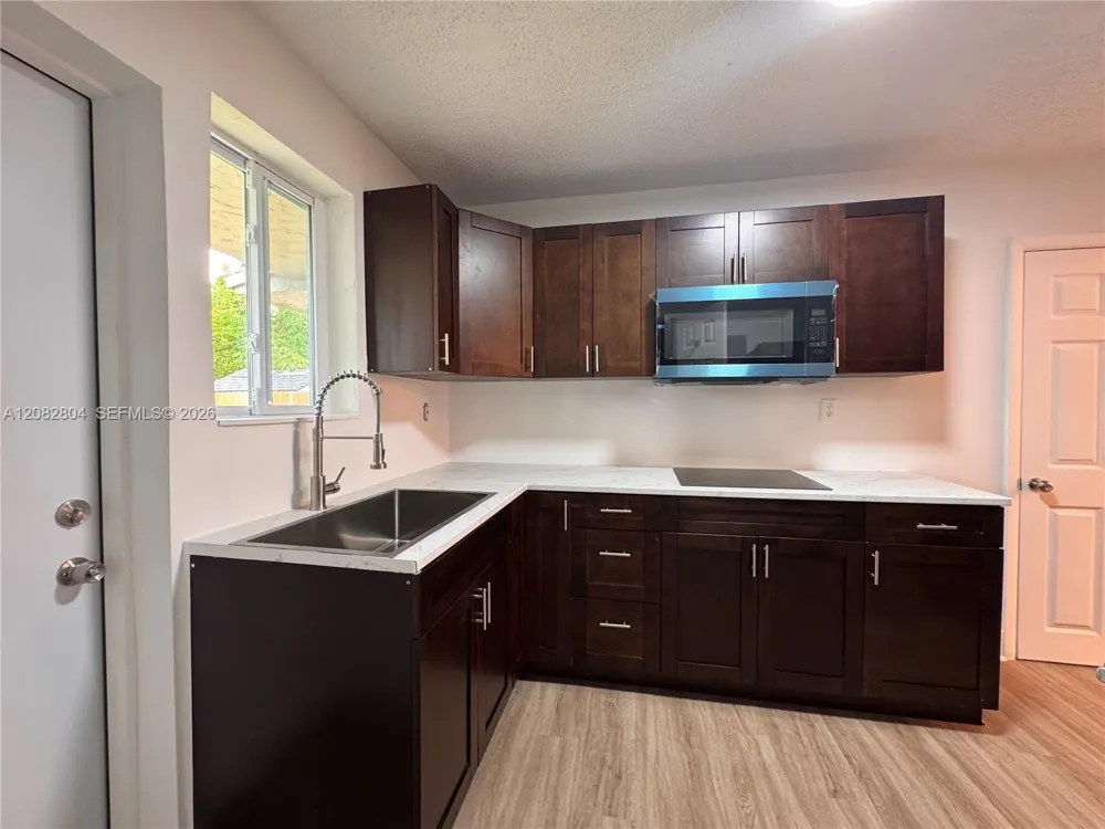 3632 SW 87th Ave #FRONT Miami, FL 33165