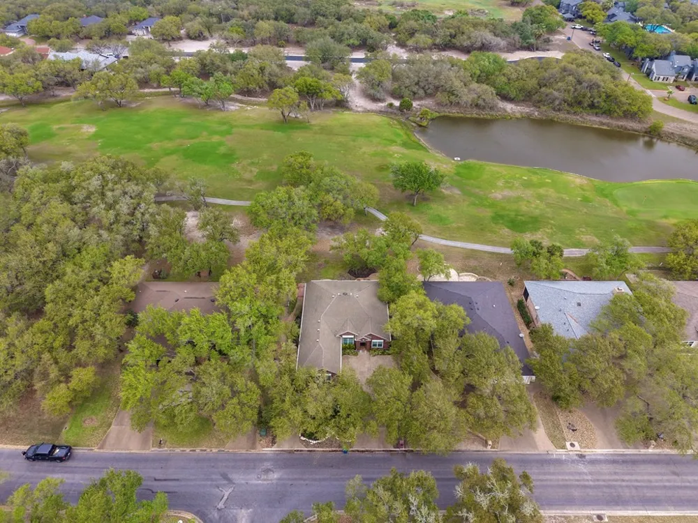325 Champions Drive Rockport, TX 78382