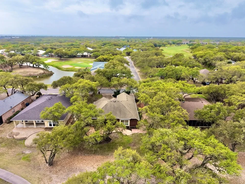 325 Champions Drive Rockport, TX 78382
