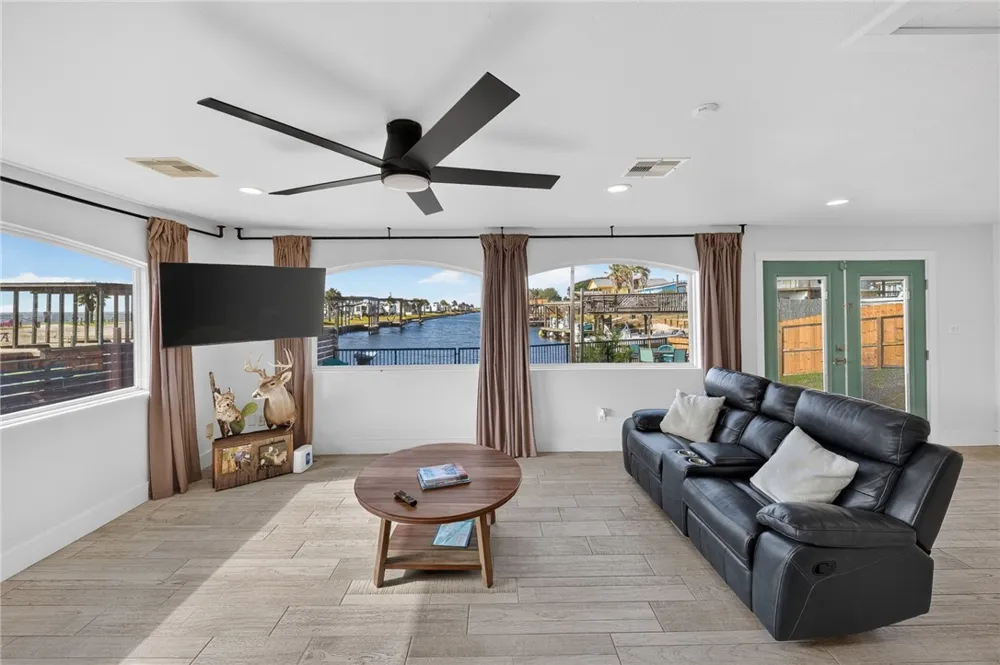 111 Caribbean Drive Corpus Christi, TX 78418