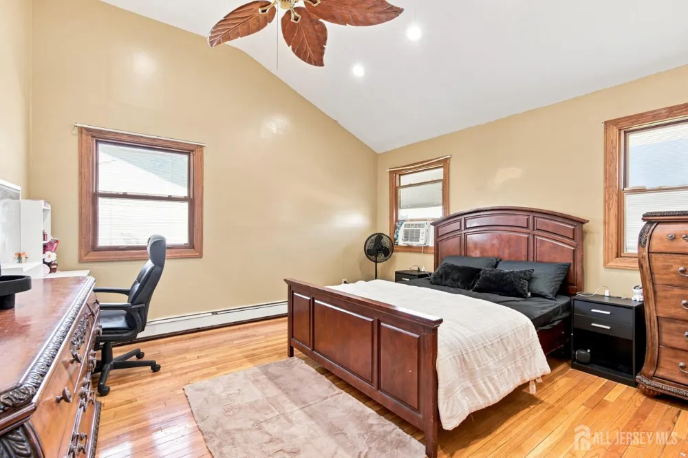 25 Penn Street Fords, NJ 08863