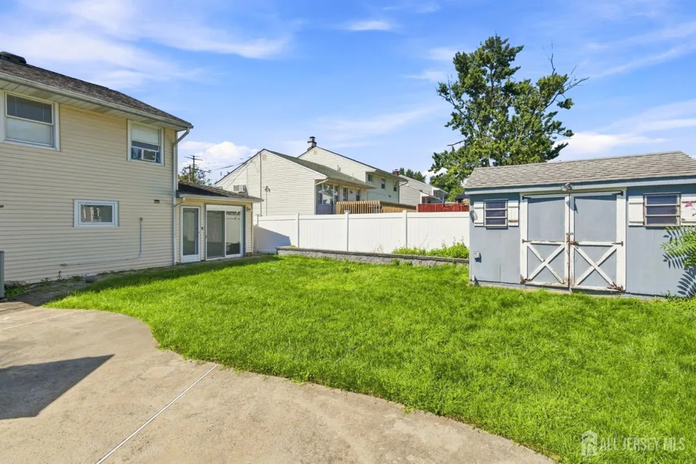 25 Penn Street Fords, NJ 08863