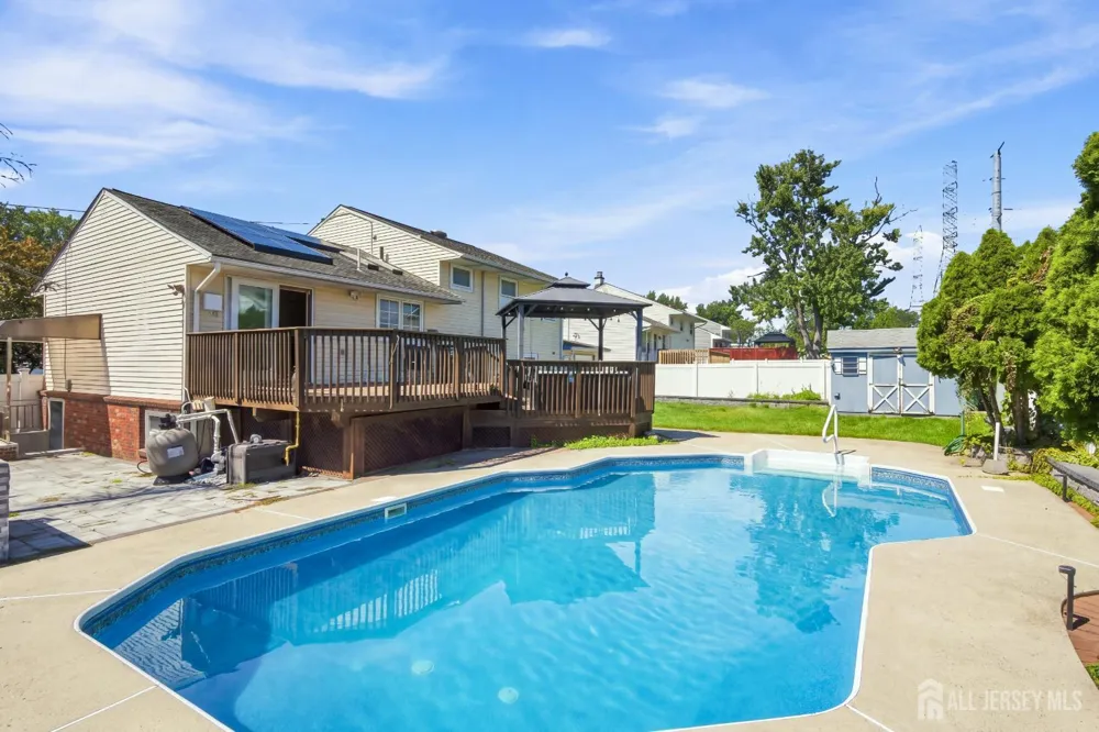 25 Penn Street Fords, NJ 08863