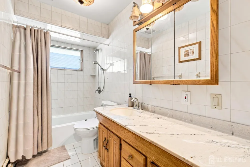25 Penn Street Fords, NJ 08863