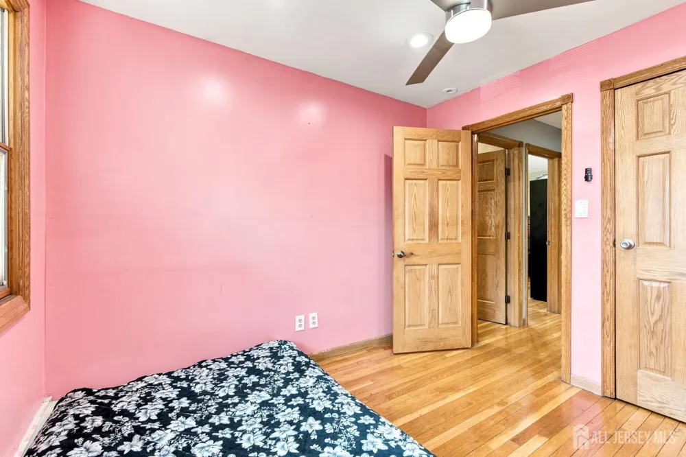 25 Penn Street Fords, NJ 08863