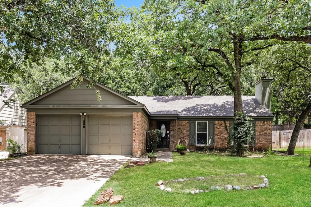 1800 Chittam Drive Euless, TX 76039