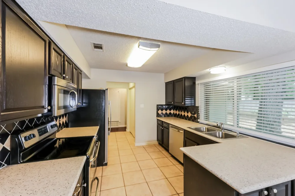 1800 Chittam Drive Euless, TX 76039