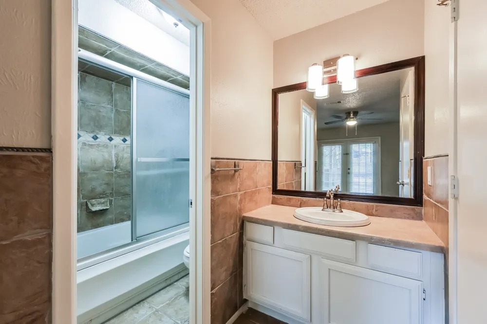 1800 Chittam Drive Euless, TX 76039