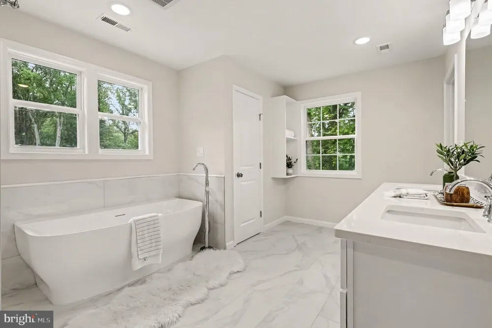 3179 OAKMONT AVENUE Triangle, VA 22172