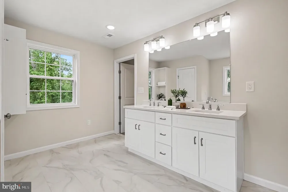 3179 OAKMONT AVENUE Triangle, VA 22172